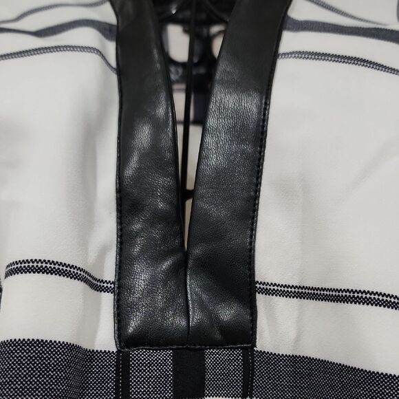 NY & CO Stylish Plaid Poncho Women sz Medium Slit Sleeves Mob Wife Housewive - Picture 3 of 11